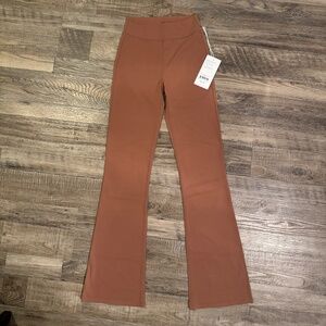 NWT - Tavi Active - High Waisted Bootcut Pant - Clove - Size L